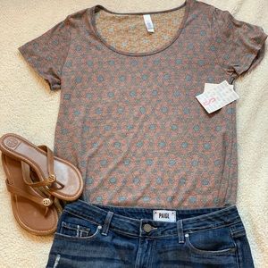 Lularoe small classic tee
